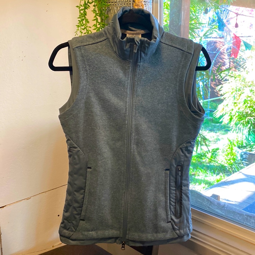Nike Golf weather proof vest in XS- color- slate blue